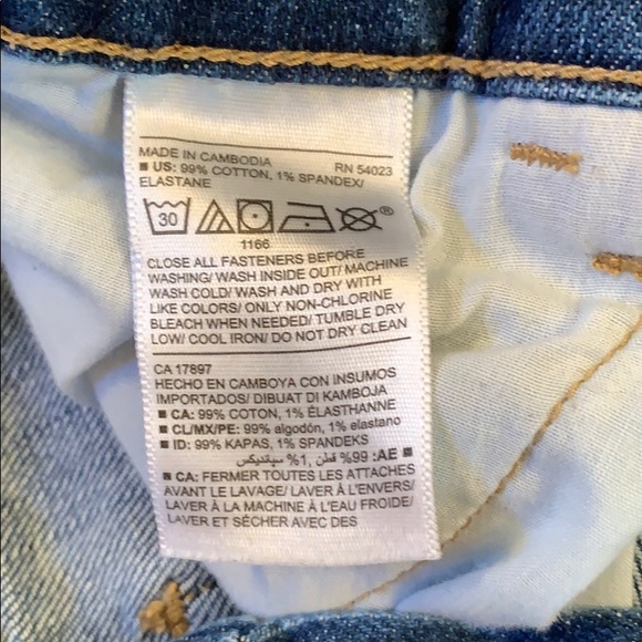 Like New OLD NAVY Boyfriend Jean shorts - Picture 3 of 6